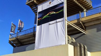 Impresion de Lona microperforada evento Porsche