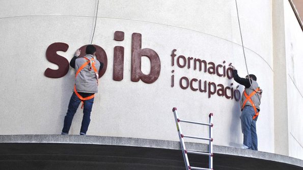 Instalación de corpóreo para SOIB, en corten realizado por Láser Mallorca.